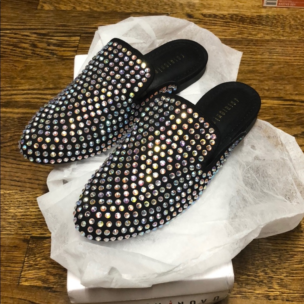 Fashionnova “a queen flats”